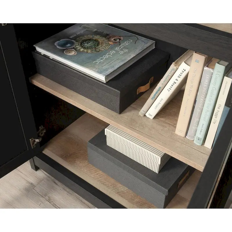 Bibliothèque avec portes