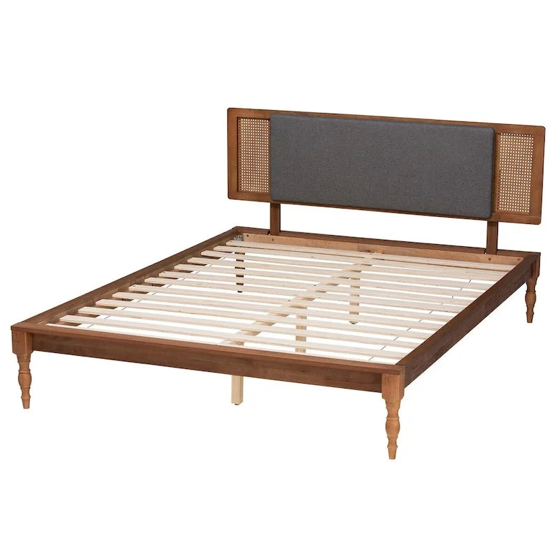 Lit plateforme moderne du milieu du siècle en tissu gris foncé et bois de noyer.