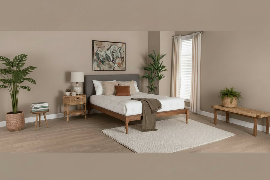 Lit plateforme moderne du milieu du siècle en tissu gris foncé et bois de noyer.